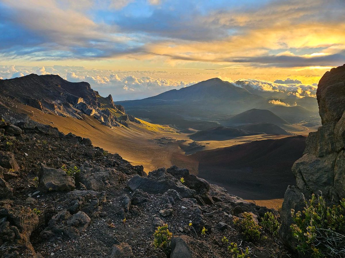 Good morning from Haleakalā! We can’t believe we get to work somewhere so stunning. Have you visited our park store on the rim? Are we lucky or are we lucky?
Mahalo for the pic, Preston!
#haleakalānationalpark #haleakalanationalpark #officeview #shopyourpark #thankspreston