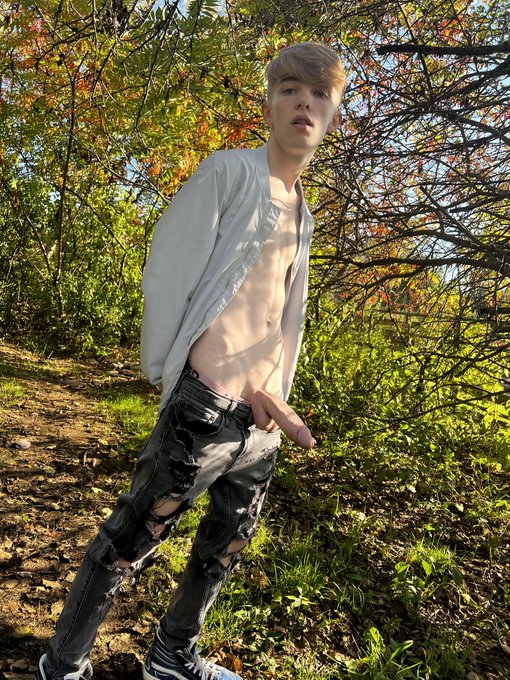 Enjoying the fall weather 🍂 https://t.co/x7HX0A8gTp