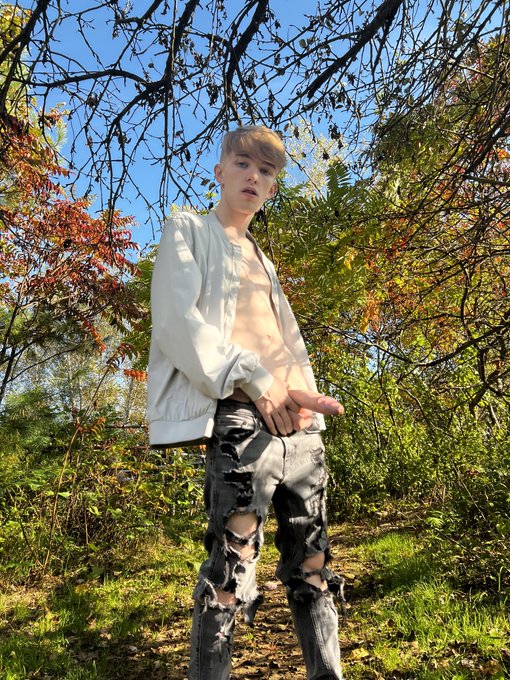 Enjoying the fall weather 🍂 https://t.co/x7HX0A8gTp