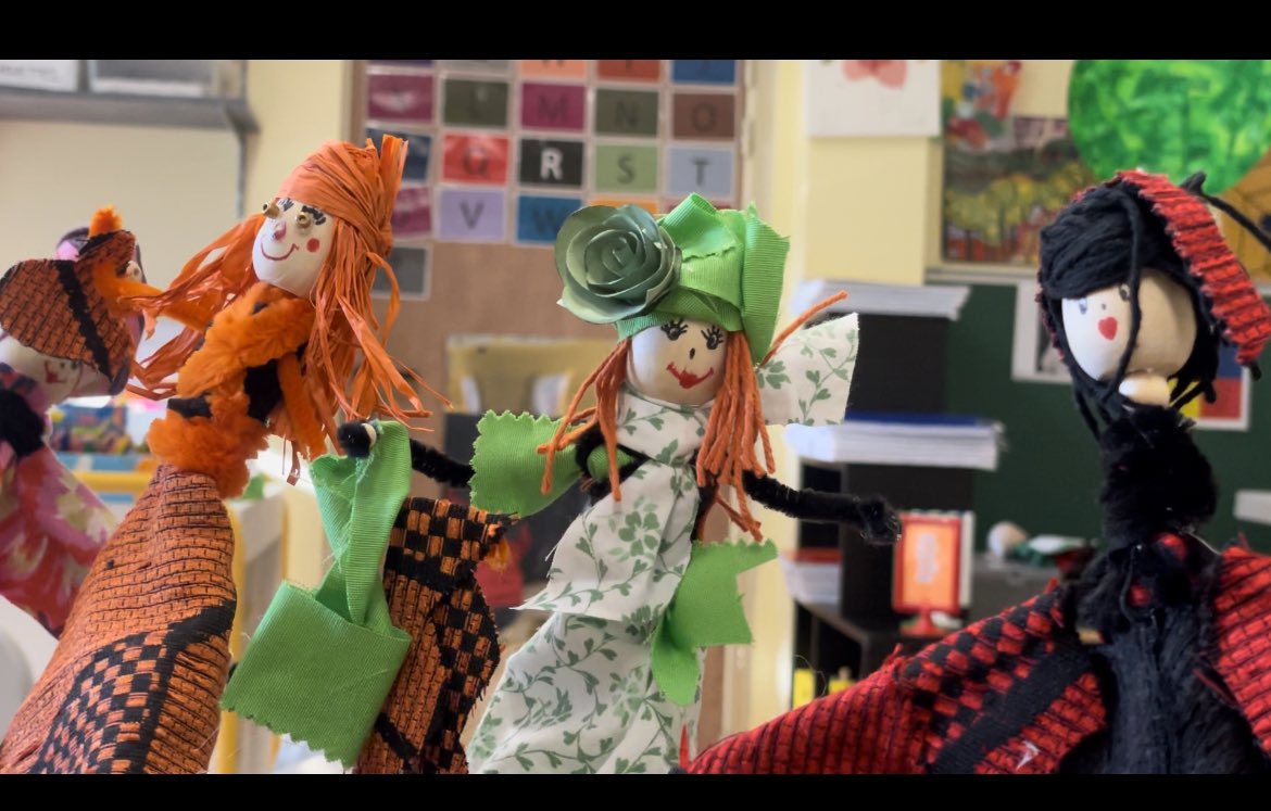 LVive1's tweet photo. Création de marionnettes pour des ateliers de langage  en Apc . Un médiateur pour aider les élèves à prendre la parole plus facilement. 
Une première tentative pour ces figurines fraîchement fabriquées .
#marionnette #langage #APC #maternelle https://t.co/lMyPujyIYP
