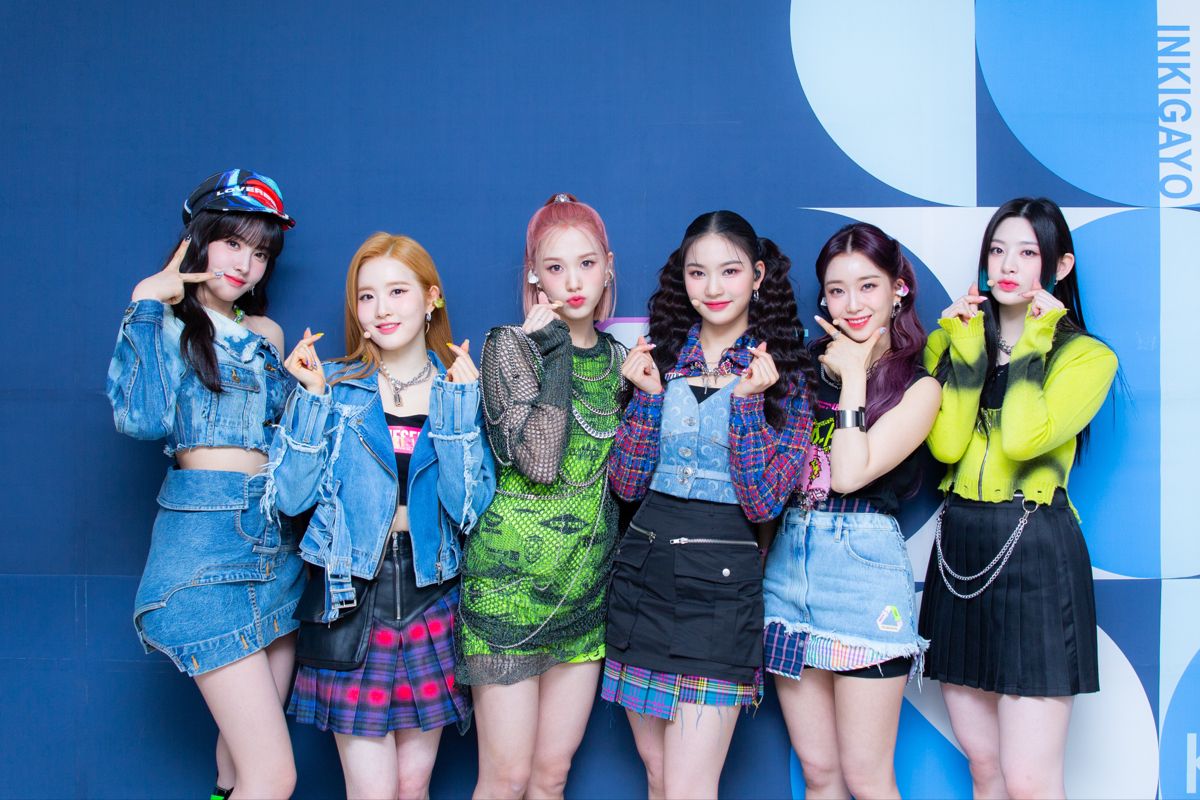 urcrystalside's tweet photo. 𝙽o es de todos los días vernos a las 𝕤eis juntas pero se logro por #𝚙𝕠̄𝐢sonᰍ男士𝐫ë𝐭u𝕣n, un regreso totalmente bello el arte de #ི۪𝟘𝟹·𝐫ünཐི·ཋྀ۪·𝖋es𝕥 es de un millón, nos encanta tanto que andamos cantando 🎤 (gritando) #𝚍ōnʼ𝐭·𝕥e𝐥𝐥·𝚖e𓊈বাই𓊉 junto a #a𝕤a𝚙𖠇𓈒࣪ https://t.co/t5C3TX4aGV