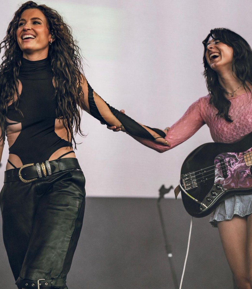 kinda really love that happiness 💛