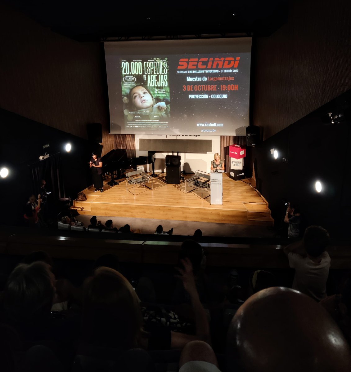 FUNDHEX's tweet photo. 🎞️📽️Disfrutando de la espectacular reproducción en la Semana de Cine Inclusivo y Discapacidad en Mérida, 20.000 especies de abejas, una oda a la diversidad, la búsqueda de la entidad y la tolerancia. 
#SECINDI
#SinBarreras
@_FundacionCB https://t.co/i6qbEdF4fd