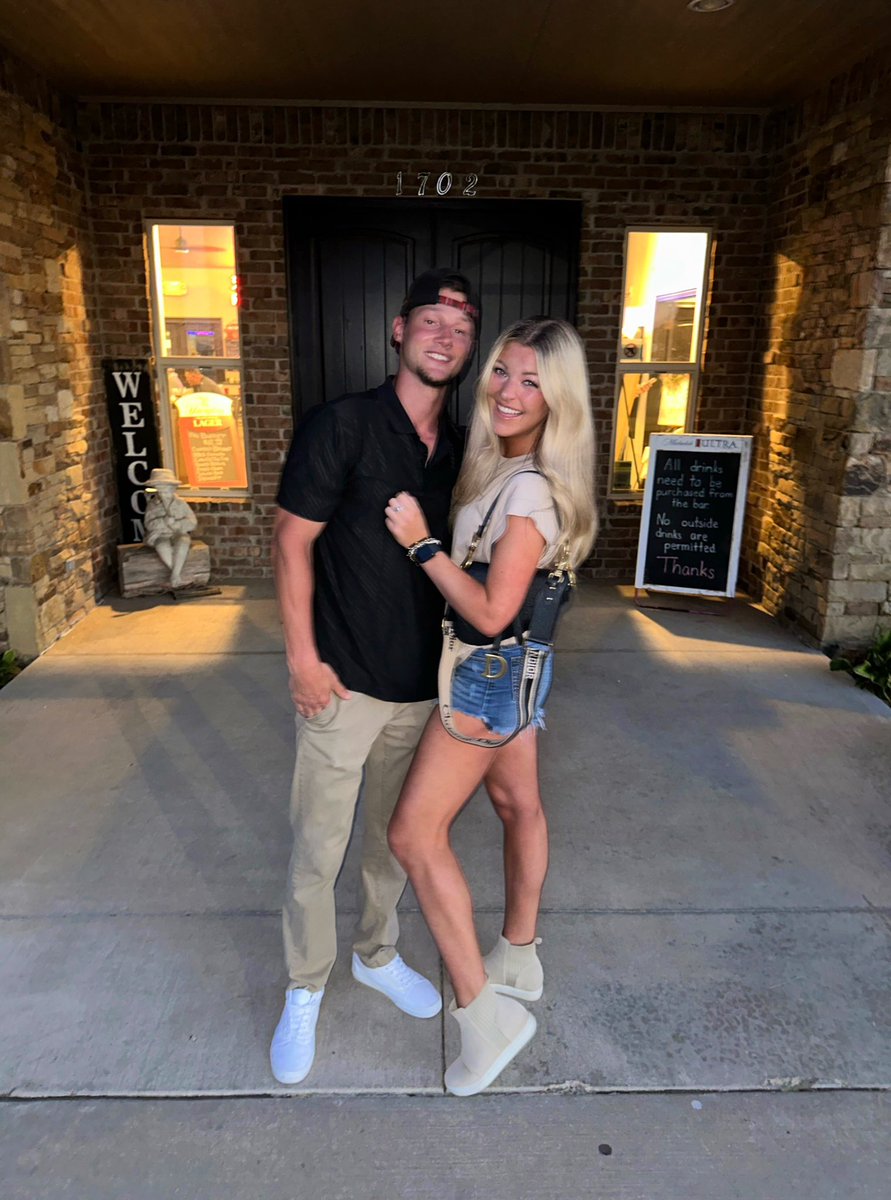 LandryAnn's tweet photo. happy national bf day to the best there is🤍🤍 https://t.co/zX6U5IhTfp