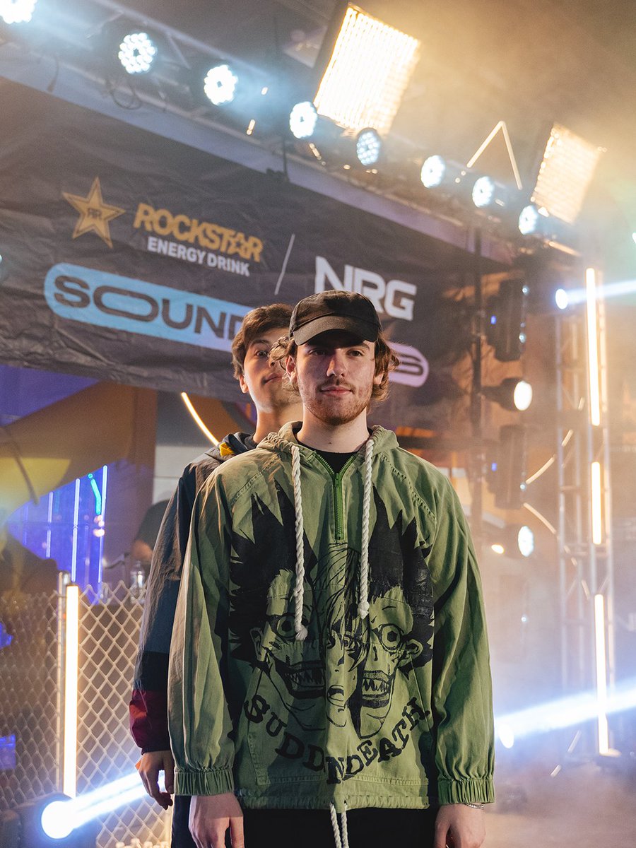 NRGgg's tweet photo. happy #NationalBoyfriendDay to those who celebrate https://t.co/j3Oa3fgx8k