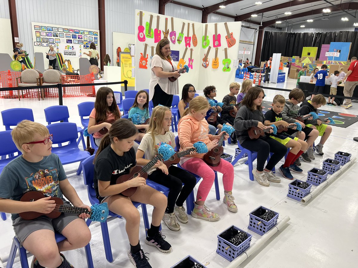 MrEs34Class2021's tweet photo. Today we had the amazing privilege of attending the FULL Steam ahead fair. It was an amazing experience, and it is safe to say all of our scholars enjoyed the event! Thank you @grandforkschildrensmuseum it was amazing! https://t.co/G0HQP9ThMj