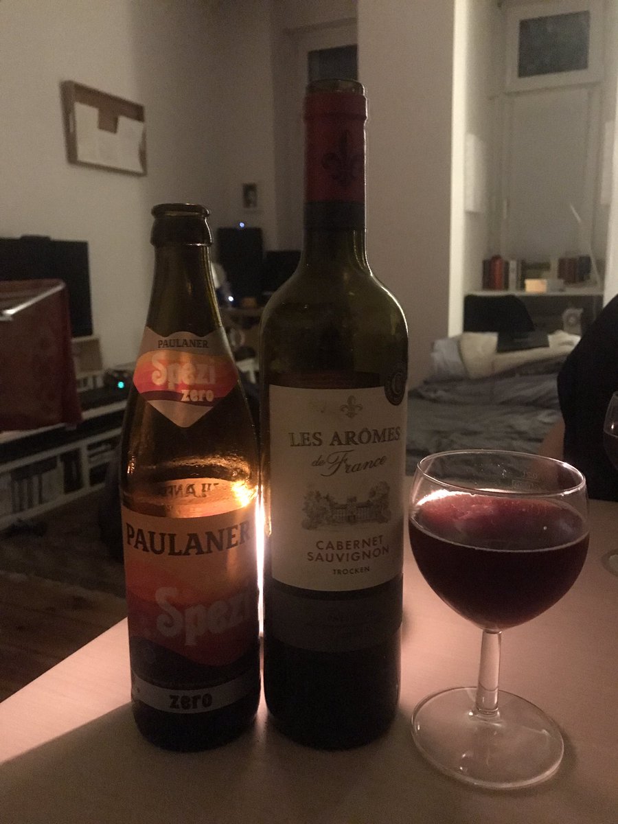 KONSUMTIPP: 
Der Spetwein 
1/2 Spezi + 1/2 Rotwein
(es ist rr ganz geil)

manche nennen es auch Rozi