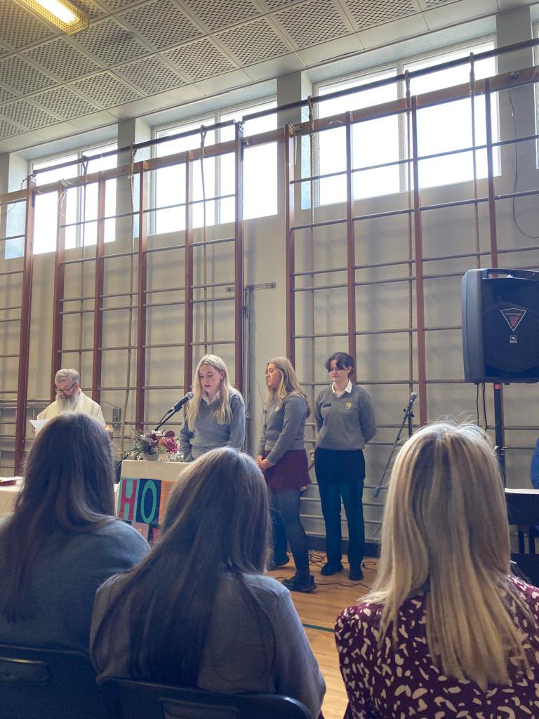 MountStMichael tweet media