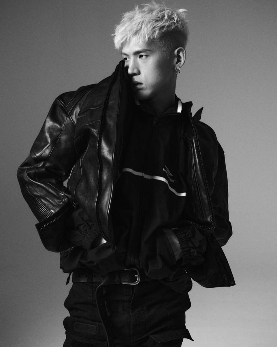 Kard_Chile's tweet photo. 031023 —· #BM instagram update (1/3)
« Gracias @/balenciaga @/behindtheblinds
La historia y conversación completa saldrá en el FW23 FANTASY ISSUE a mediados de Oct.
#BehindTheBlindsMagazine #BigMatthew #FantasyIssue #BTB15 »
﹫☁️
#KARD #BM #카드 #비엠 https://t.co/VoxrfWUr1q