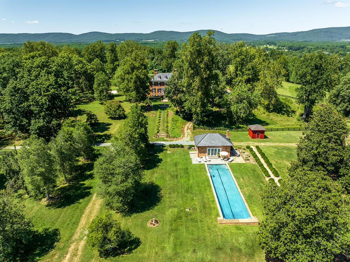 ranchflip's tweet photo. Feature Ranch: Cobham Park is an exceptional private country estate in Keswick, VA. The stately home sits on 286 +/- acres of lush rolling pastures, hardwood forests and beautiful gardens. Offered by Gayle Harvey w/ @CentralVaFarms. https://t.co/MgmCvNXwUy https://t.co/OZ0vh05SHu