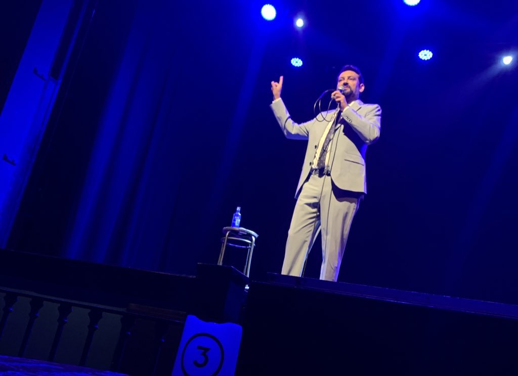 carlesponsi's tweet photo. No sé “que pone” al vostre DNI però sí espero que al vostre google calendar hi posi anar a veure l’adoctrinament humorístic de l’@OscarAndreu així que l’estreni 💕✨ https://t.co/Fk36EWULAK