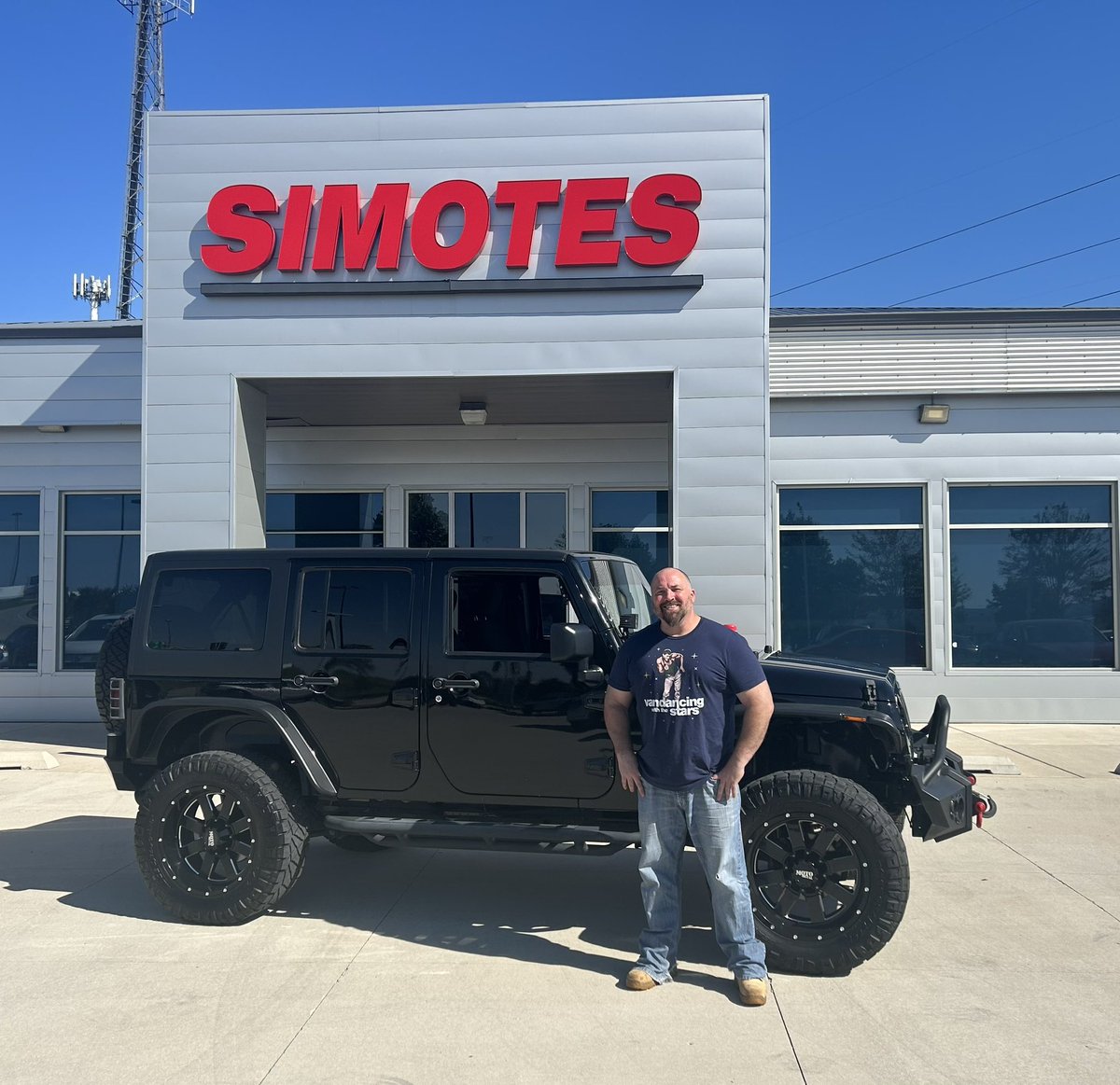 boggs328's tweet photo. Bought my dream ride today! Thanks to @Simotes1986 and @msimotes1 and Nick for making this purchase smooth and could be! @simotesmotor gets a 5/5. I’m loving it! Now to take the tops down and doors off and go cruising! @Jeep #NewWhip https://t.co/QRC2UTmmbn