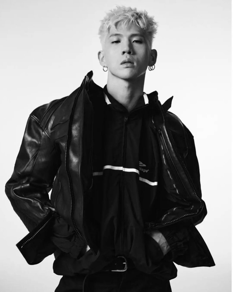 MATTHEWL00KS's tweet photo. KIM MATTHEW FROM KARD https://t.co/YdVmKP88de