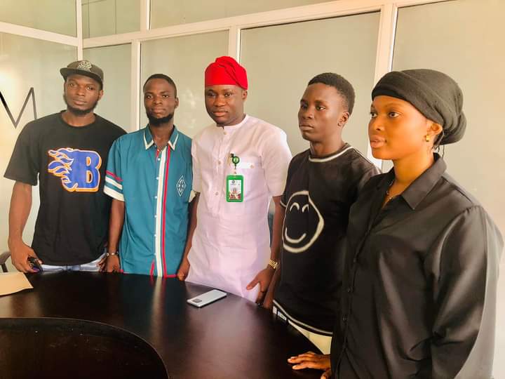 TegbeJunior's tweet photo. Earlier today, I received the leadership of National Association of Osun State Students (NAOSS), Federal Polytechnic Ede Chapter at my office on a treasure discussion, we shall continue to propagate the good image of Osun State Governor,His Excellency Governor Ademola Adeleke. https://t.co/rujBSTdX4z