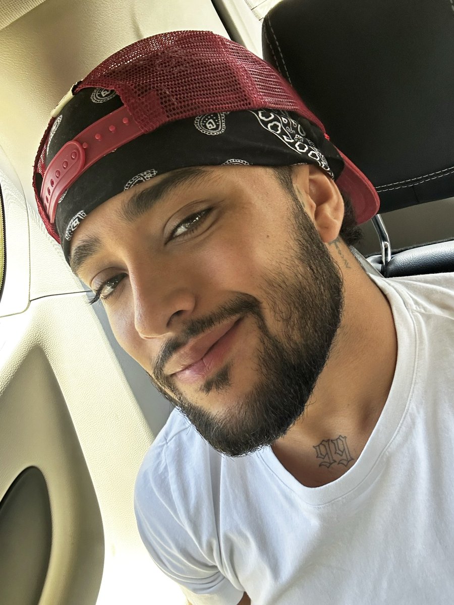 🎀 Retweet for a solo DM with Joel Deleon (DELEŌN) 🎀

Must follow us ! 
Picking on October 10, good luck ❤