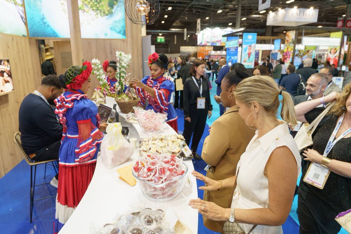 TurismoRD's tweet photo. Así finaliza el primer día de la Feria Turística Top Resa 2023 🇫🇷🥰🇩🇴.
📌 Stand D054
🗓️ Del 3 al 5 de octubre de 2023.
@iftmparis
#IFTM2023 #IFTMParis #IFTMTopResa2023 https://t.co/U1WKKWIABX
