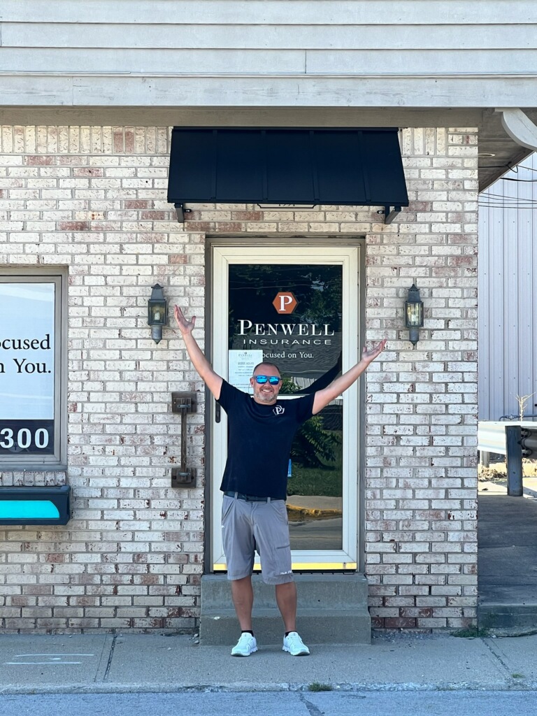 penwellins's tweet photo. From the blue Blockbuster Video once stylish look to now this.  We love the simplicity! Thanks to our talented friend for his help with the installation and his son for assisting with the removal of the old one. More to come.

#blockbustervideo #awningdesign #InsuranceRefreshed https://t.co/cZQDJ5tQrc