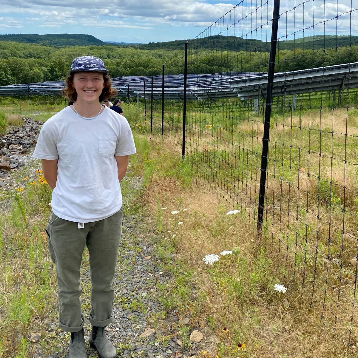 Meet MFT’s incredible summer intern Grace Adams-Kollitz! Grace created an advocacy toolkit to empower our communities to take action on farm-related policies, and wrote a research paper on dual-use (agrivoltaic) solar installations. More on our blog! mainefarmlandtrust.org/meet-mfts-summ…