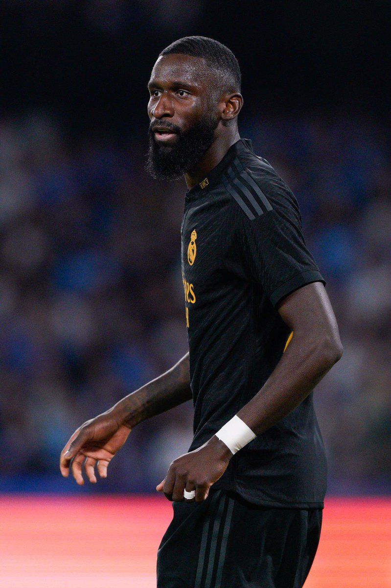EditionMerengue's tweet photo. Il a éteint Osimhen ce soir. 

Antonio Rüdiger. ⚒️🛡️ https://t.co/4cdG1DzujP