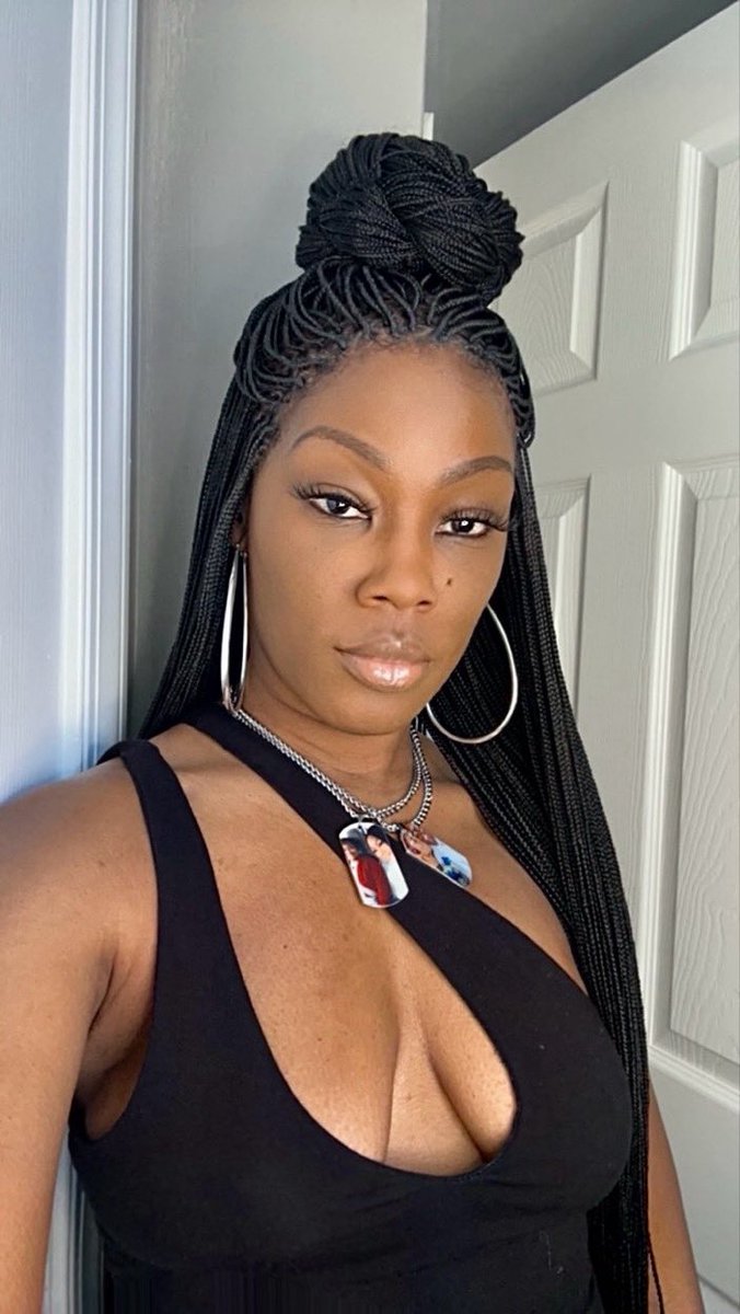 Happiness wins 🖤 #allblack