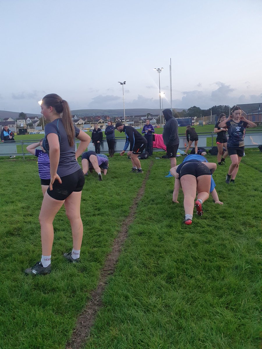 Dyffrynamanpe's tweet photo. A visit to @RugbyVixens training tonight, as @dafisbach worked on the girls' defence and tackle tech, whilst @Ammanford_Rugby coach and @dragonsrugby prop, Rhodri Jones, helped them with their scrums and lineouts 👌🏉
@WRU_Scarlets @CleoHardyWRU
#RookieRugbyWeek #girlsinrugbyweek https://t.co/086JFACCDp