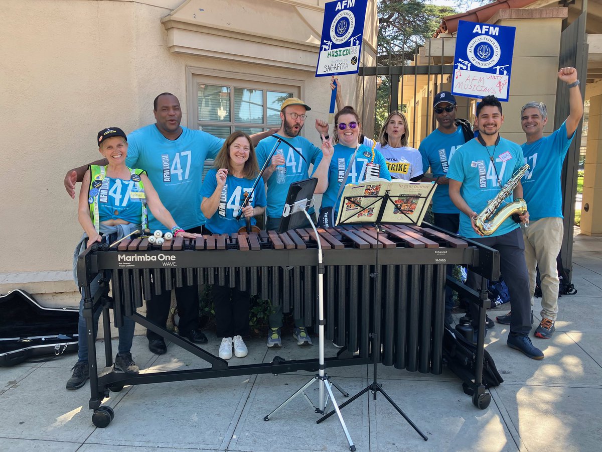 AFMLocal47's tweet photo. This is what #solidarity sounds like 🎶🎵 #AFM47 @sagaftra #sagaftrastrike #1u https://t.co/tPf9kVl7hc