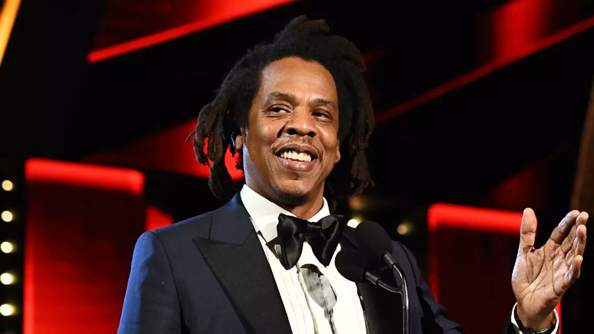 Daily Loud tweet media