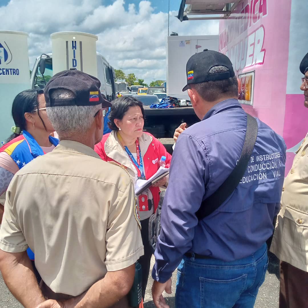 BTT_Carabobo's tweet photo. Hoy en el evento realizado por @rafaellacava10
y @0800BIGOTE al Transporte del Edo., Carabobo, la @BTT_Carabobo y el @Invest_vzlaofic estuvieron junto al #MPPT #Carabobo conversando sobre la Certificación de Saberes y Tips de Seguridad Vial a todos los presentes...
@oficial_intt https://t.co/7i4ju63meF