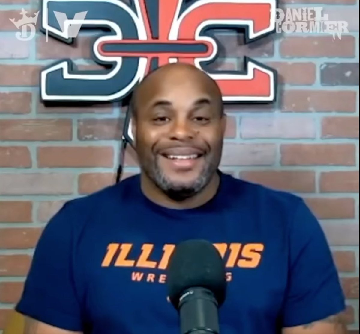Looking good in the Orange and Blue <a href="/dc_mma/">Daniel Cormier</a>!

#Illini I #HTTO