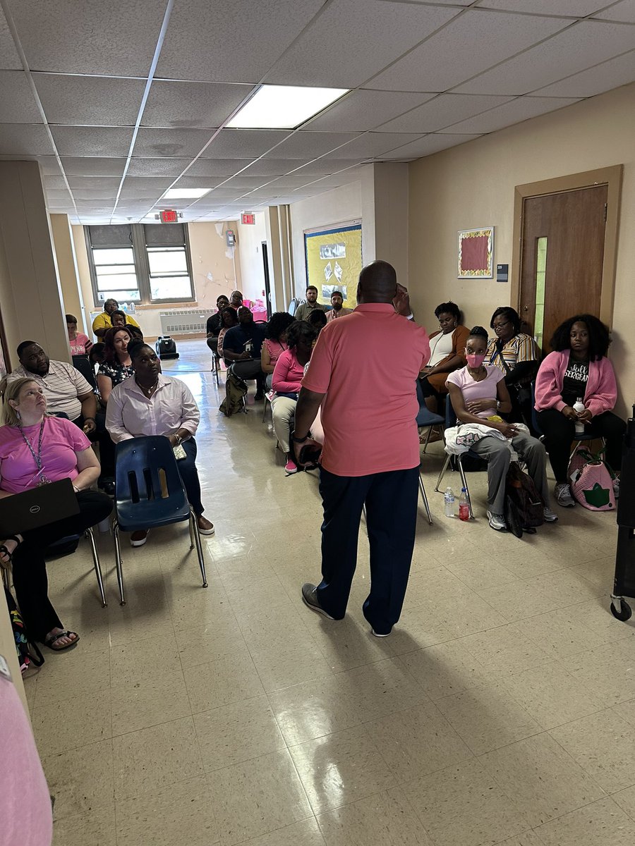 drkcmoss's tweet image. In support of #BreastCancerAwarenessMonth our @BhamCitySchools #EdTechCoaches wore shades of pink to our monthly meeting.