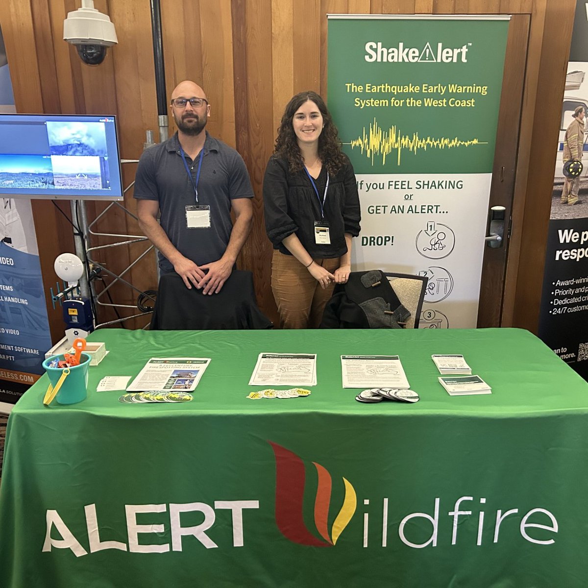 UOHazardsLab's tweet photo. Are you attending the Oregon Emergency Management Association conference? Stop by our booth! We have swag and info about #ShakeAlert #EEW and #AlertWildfire. There's even a mini communications tower with real wildfire cameras and smoke sensors.
@OregonOEM @USGS_ShakeAlert @PNSN1 https://t.co/C8X1YI1vPs