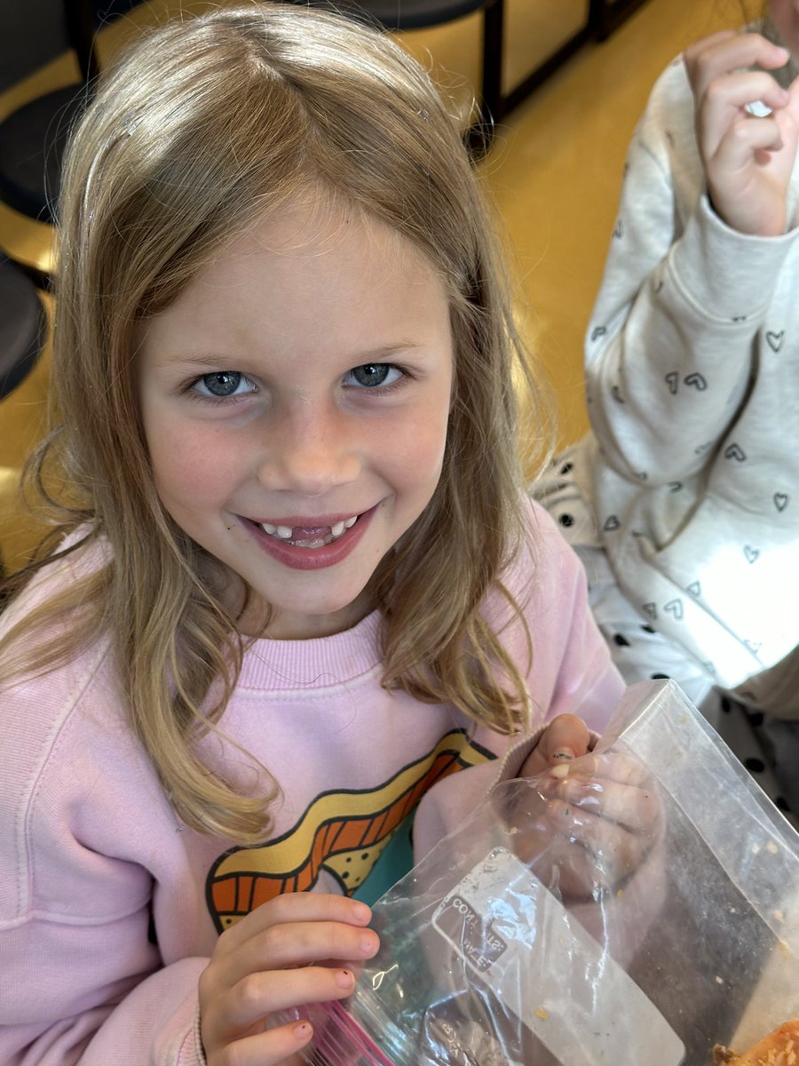 LauraMLively's tweet photo. Best.Principal.Ever Not only did @drjtoney send me TWO pictures of my toothless cutie but when Isabel lost the tooth at recess, she wrote a personalized letter to the tooth fairy #gottagetthatmoney @springdaleparkatl https://t.co/Z7yfDAMtFi