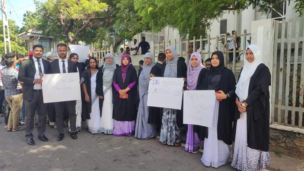 Lawyers in Trincomalee strike in support of resigned Judge on 3rd of Oct 

Lawyers continued their strike, following Judge T. Saravanarajah's resignation due to death threats linked to his verdicts in the Kurunthurmalai archaeology case. 

#Justice4Saravanarajah @Tami