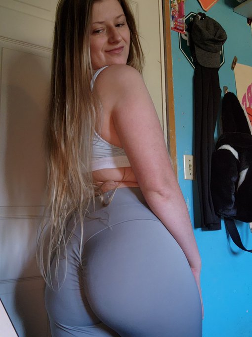 😍👅 For all you leggings lovers our there 🍑😈 https://t.co/xlZa1ZgrmA