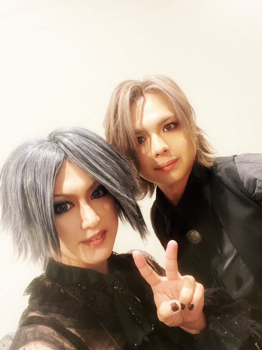 RuizaD1's tweet image. 摩天楼オペラ　燿君、彩雨ちゃん、響君と😆✨✨✨

いっぱい話せて更に距離が縮まった気がします😊✨

9日の2マンも激しくよろしくお願いします🔥

#JVM_ZeppTour
#JVM
#摩天楼オペラ