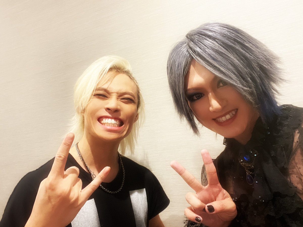 RuizaD1's tweet image. 摩天楼オペラ　燿君、彩雨ちゃん、響君と😆✨✨✨

いっぱい話せて更に距離が縮まった気がします😊✨

9日の2マンも激しくよろしくお願いします🔥

#JVM_ZeppTour
#JVM
#摩天楼オペラ