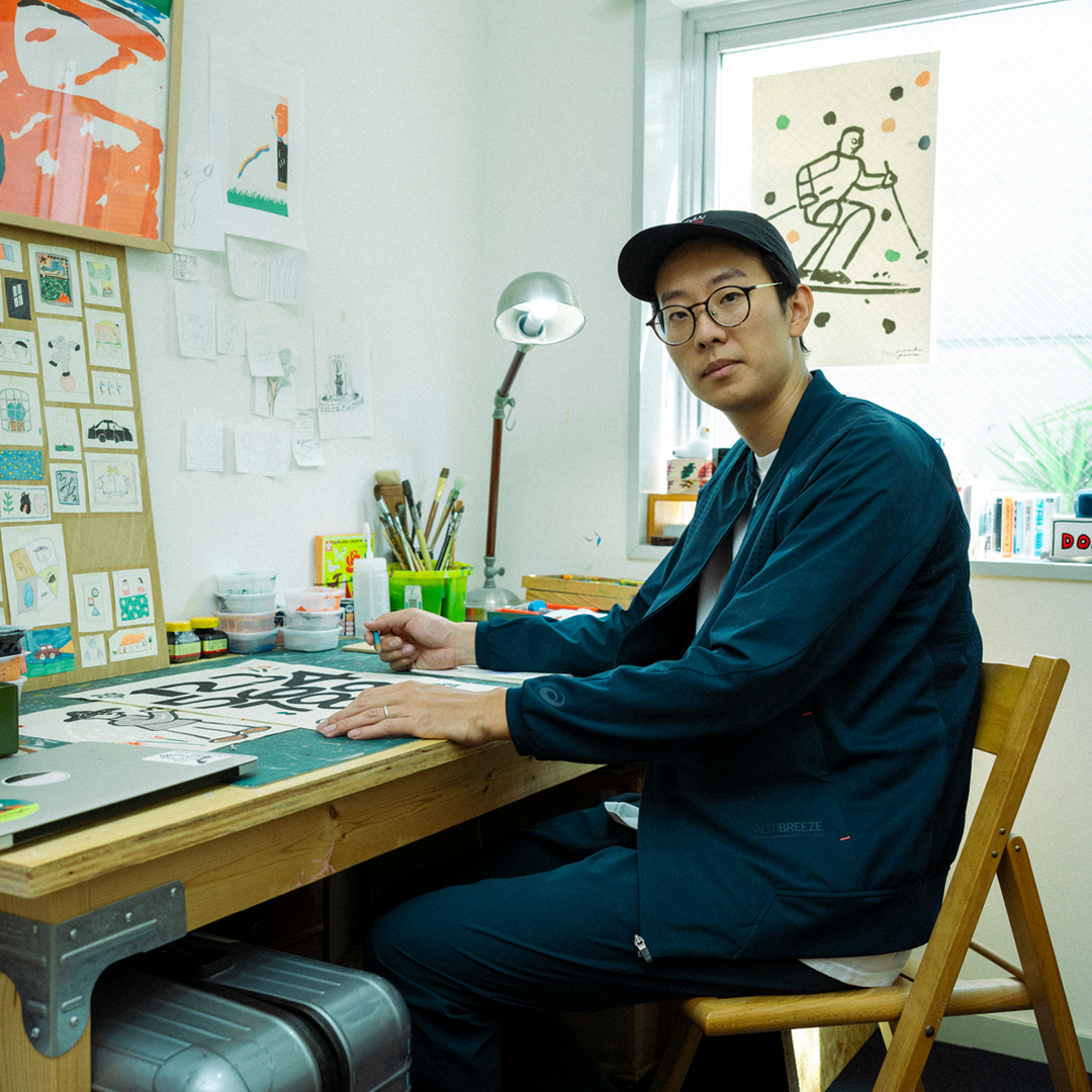 ASICS_JP's tweet photo. スポーツ総合誌「Sports Graphic Number」との共作ウエア #tokyoedit
書籍、雑誌、広告などで活躍する人気イラストレーター #中山信一 着用
@salsamegane
~自分のスタイルを編み、OnとOffを繋ぐ人たちへ~
#ACTIBREEZE
