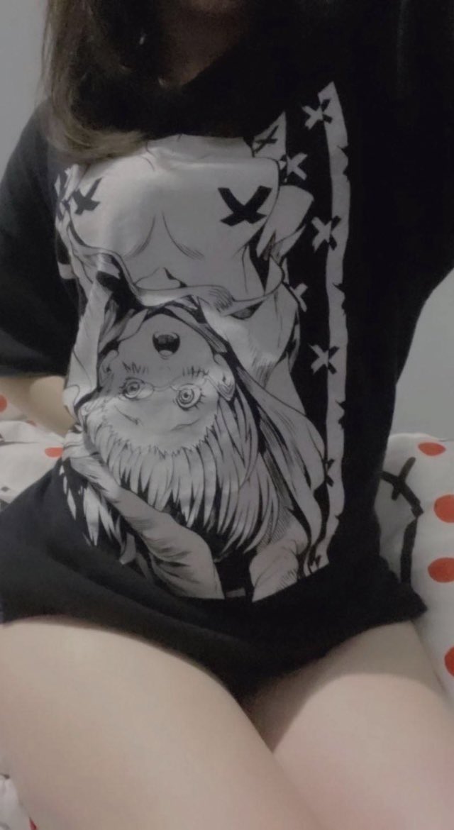 Antonellapyro's tweet photo. Remera nueva ksksks ❤️ (ni jodiendo salgo con esto solo me la compre para pijama) https://t.co/BlGkEyyXHr