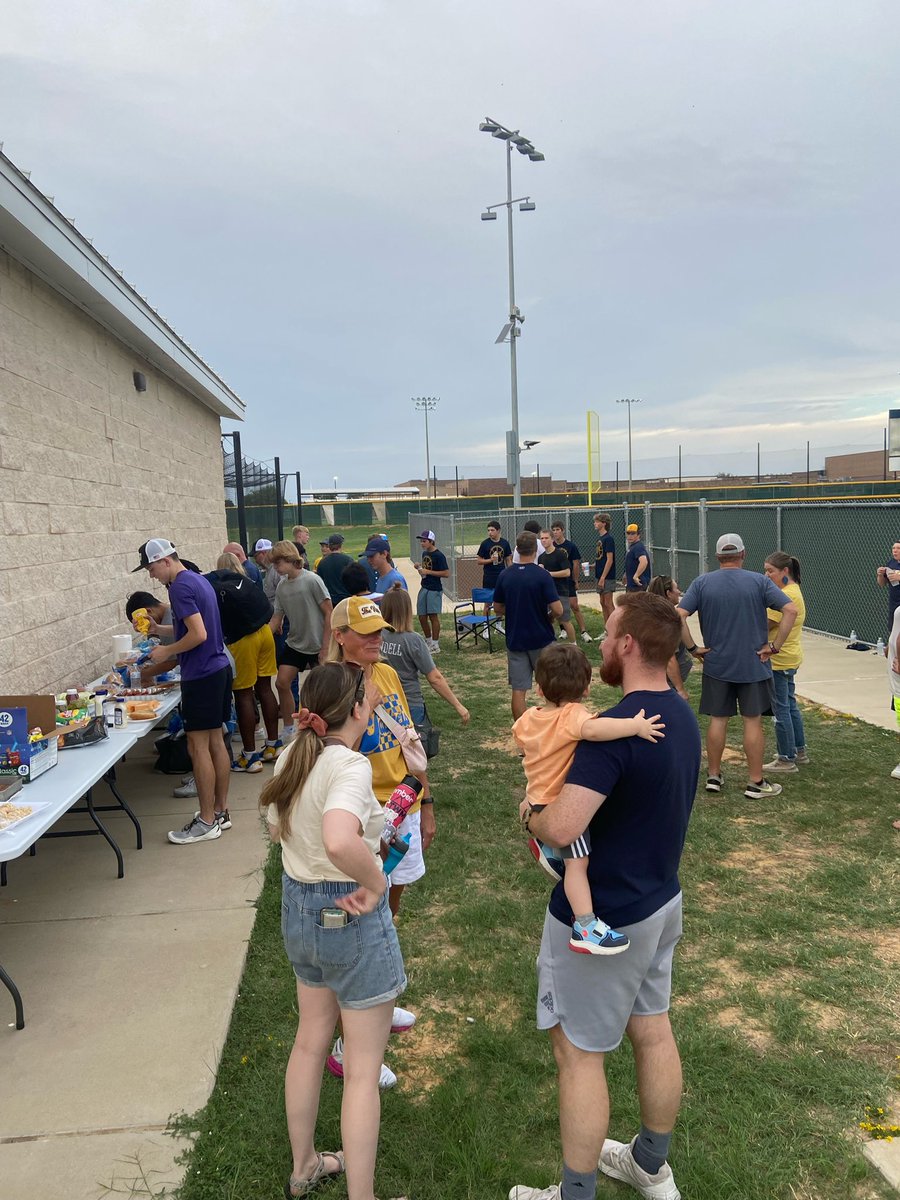 SvilleYJHoops's tweet photo. 1st annual Wiffle ball family night was a success.  Thank you parents who helped get the food, set up, and man the grill!! #CultureMatters
#ALLasONE #TeamNavy1-0 https://t.co/i1DoVfRbkz