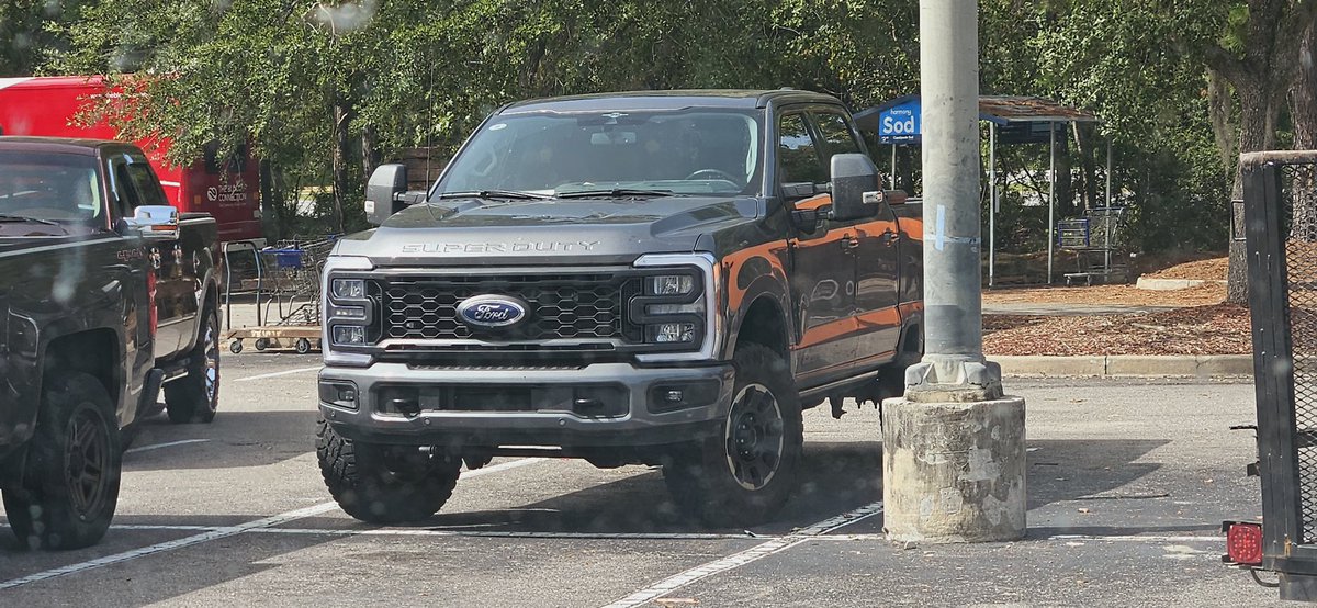 mrbobbykalman's tweet photo. @Ford Really out did themselves with this front end. Just wish it was #FrontEndFriday
#GreatDesigns #CarDesigns #Cars #Trucks #Ford #Fordmotors #FordTrucks #BuiltTough #FordF250 #FordF350 #FordSuperDuty #FordSuperDutyTrucks #OffRoadTrucks #4x4Trucks #Ford4x4 #Tremor https://t.co/oAaEIiy6gT