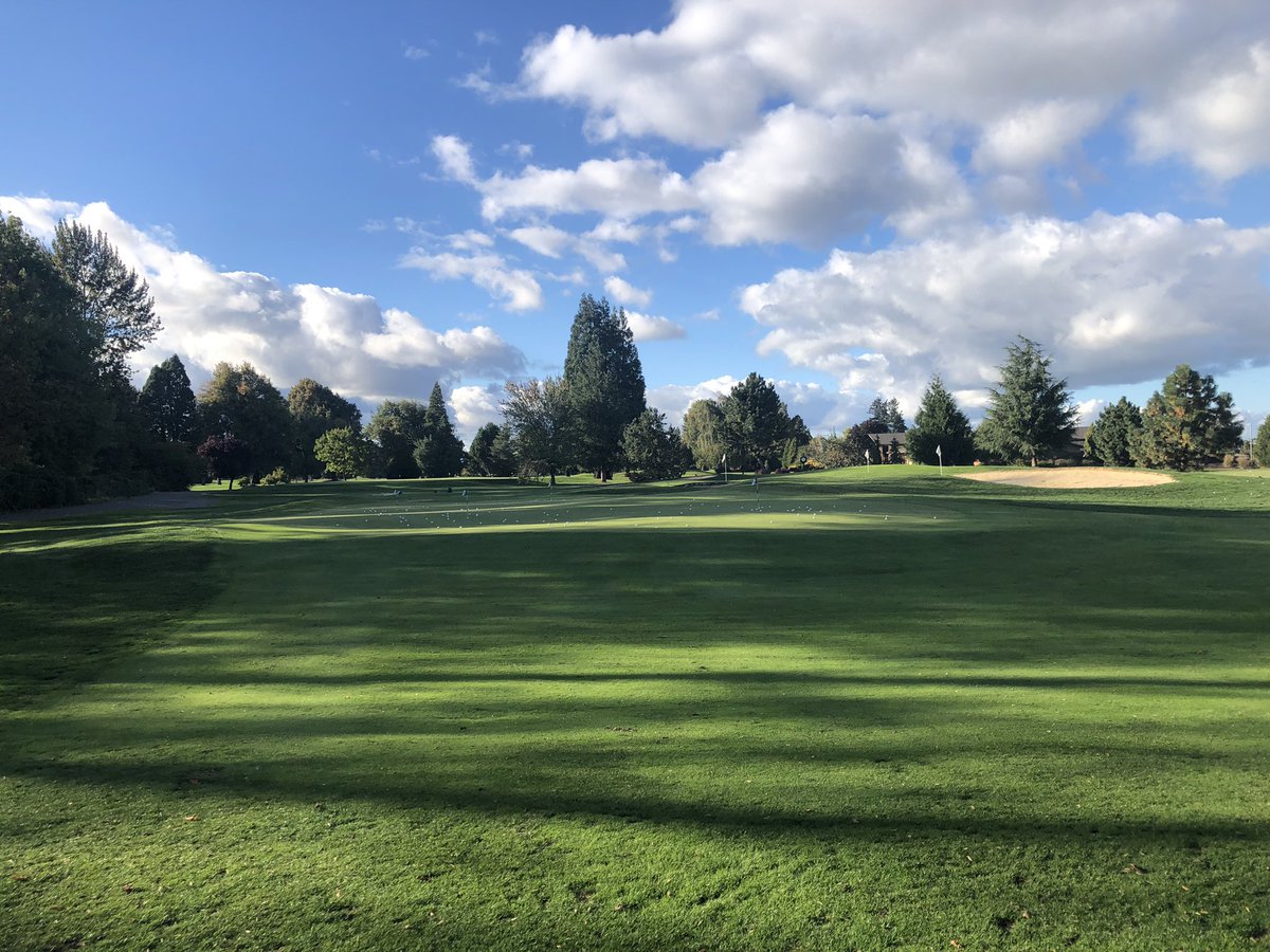 offthegrid777's tweet photo. Fall evenings rule #practicesesh
#golfchat https://t.co/9Qi78UgjZp
