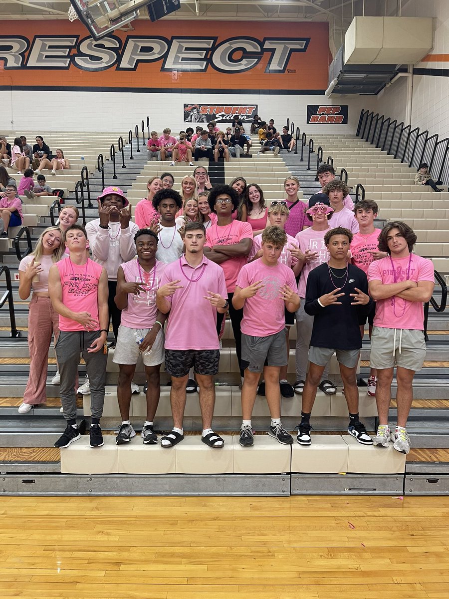 🩷Pink out!! 🩷
Good win Girls!!🏐