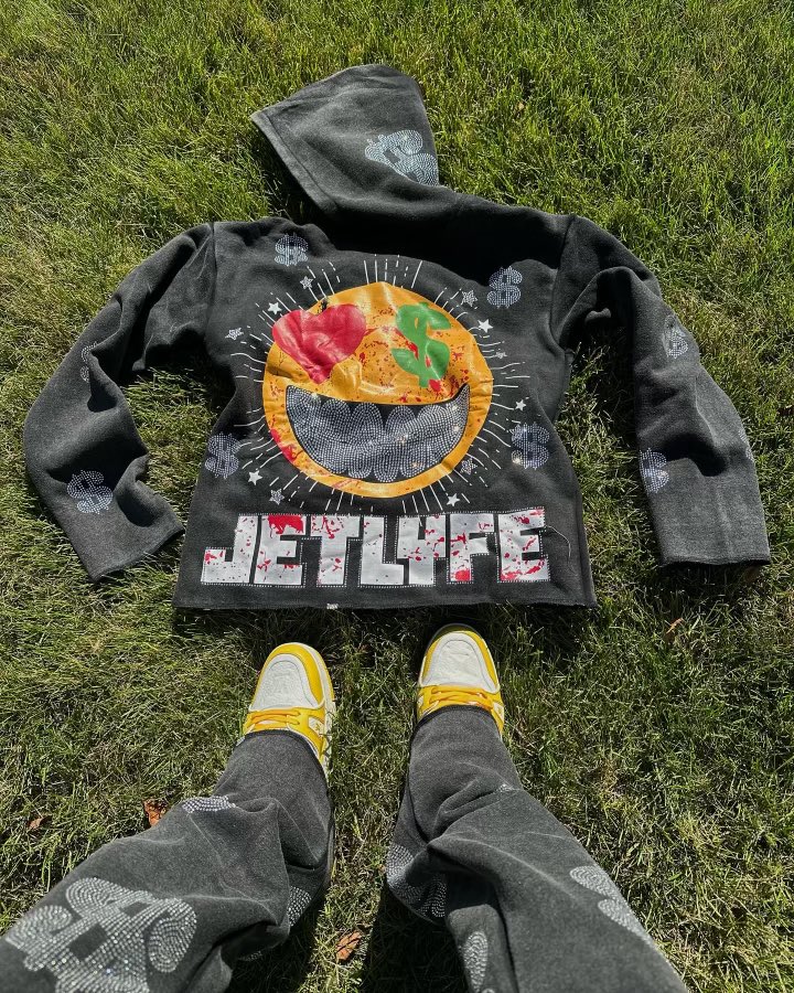 JetLyfeCo's tweet photo. EVERYDAY I WANT $ BUNDLE
AVAILABLE NOW
500 GSM, ACID WASH.
JUMBO SCREEN PRINT.
RHINESTONES.
HOODIE: SLIGHT CROP FIT
JOGGERS: FLARED

FREE SHIPPING
FITS: TRUE TO SIZE, S-3XL
PIECES ARE SOLD SEPARATELY 

COMMENT SOME 💲💲 FOR A CHANCE TO WIN A FREE $ET! https://t.co/y0ZKDRn6iT
