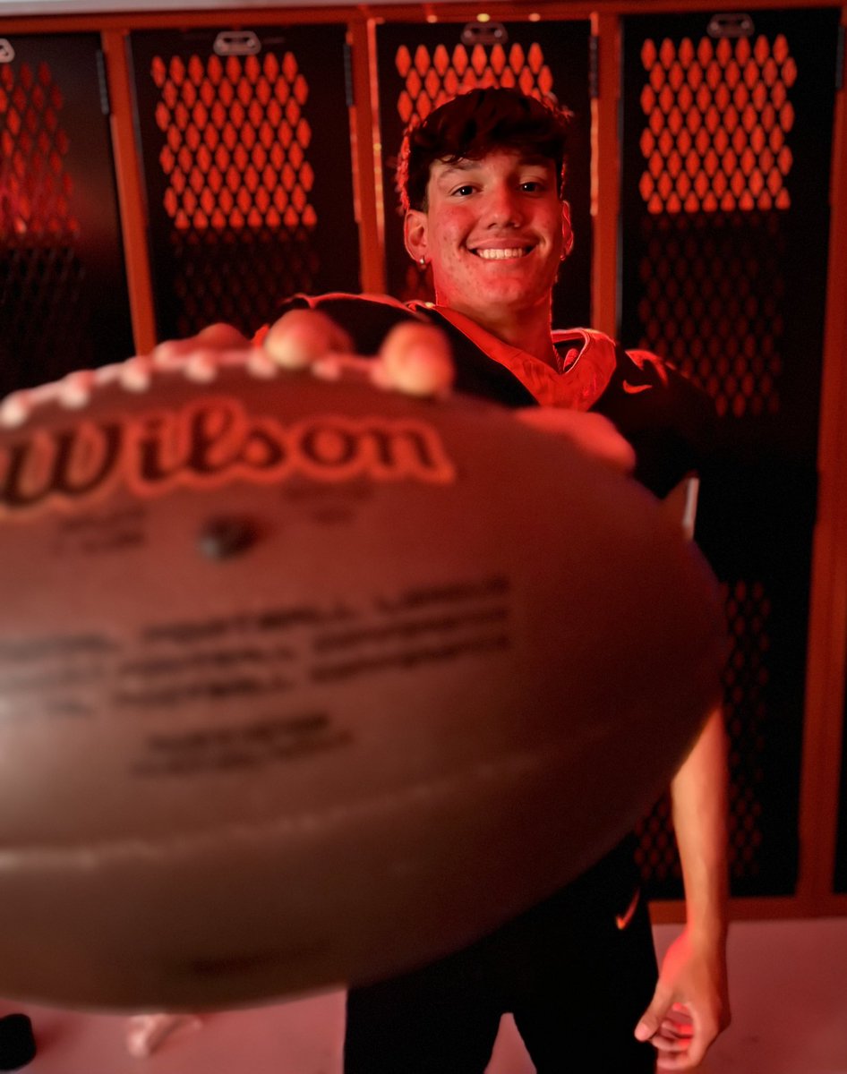 JayGod_19's tweet photo. Some more pics from the shoot #2024 @PrepRedzoneNM @NMrecruits https://t.co/J2FfAUYyKu