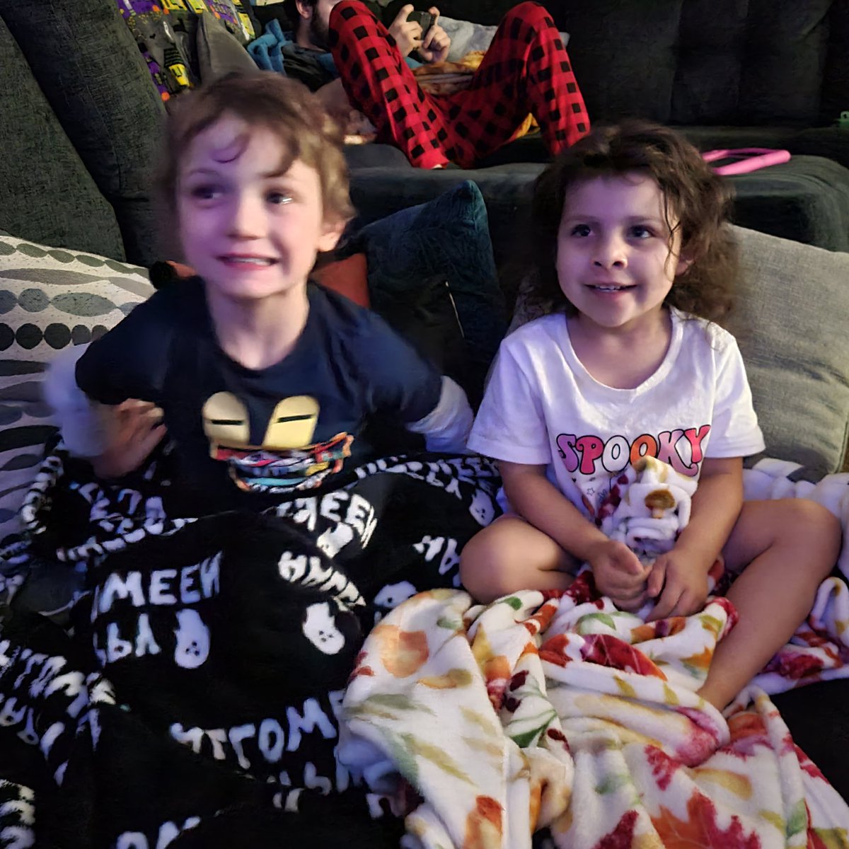 Daphadilll's tweet photo. A lil beginning of spooky season celebration w/ my cuties. https://t.co/NIrewZ1rqz