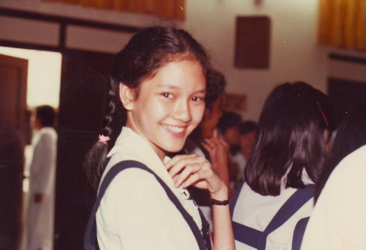 PhilstarNews's tweet photo. ‘YEAR BOOK CHALLENGE PERO HINDI AI 🙃 ‘

Senator Risa Hontiveros jumped on the #YearBookChallenge with a twist by sharing her old photos, unlike the trend which uses AI-generated images, on Wednesday, October 4.

📸 Risa Hontiveros https://t.co/5B5QIZKpUk