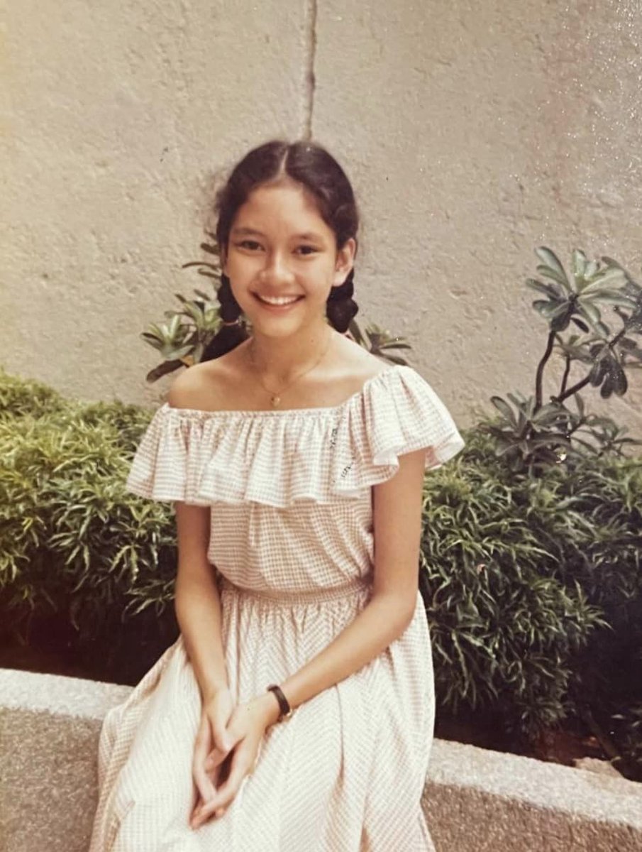 PhilstarNews's tweet photo. ‘YEAR BOOK CHALLENGE PERO HINDI AI 🙃 ‘

Senator Risa Hontiveros jumped on the #YearBookChallenge with a twist by sharing her old photos, unlike the trend which uses AI-generated images, on Wednesday, October 4.

📸 Risa Hontiveros https://t.co/5B5QIZKpUk