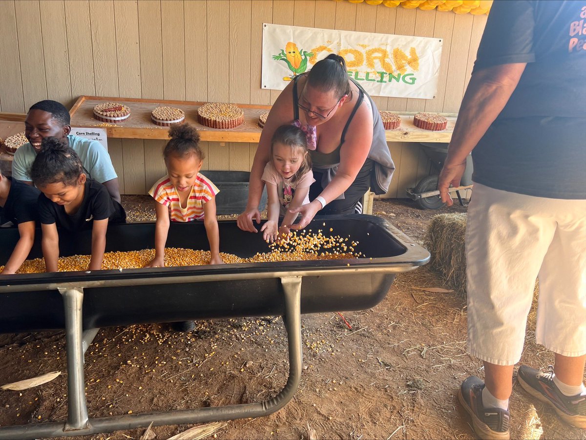 Our 4K students took a field trip to Black’s Peaches today! We are so thankful to have such special places in our community where our students can learn and experience new things. 🚜🐖🐄