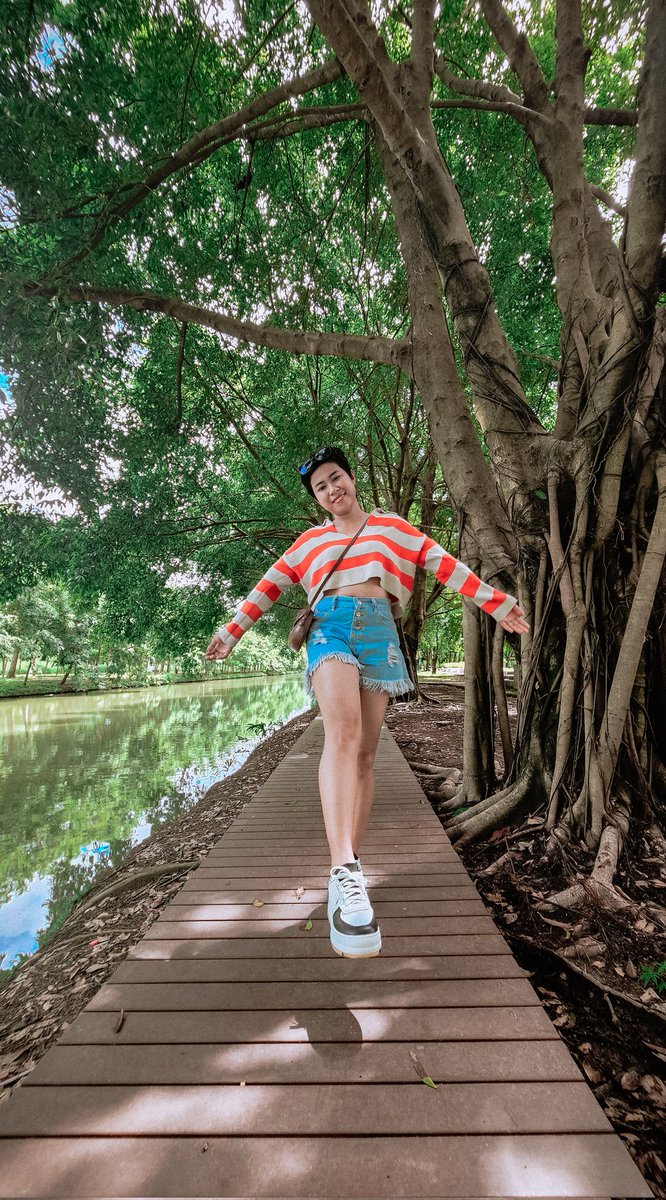 moojune21's tweet photo. ระหว่างชาเขียวหวานน้อยกับหวานมาก
ไม่ทราบว่าคนอ่านมีหวานใจหรือยัง https://t.co/KxLwhjGQxD