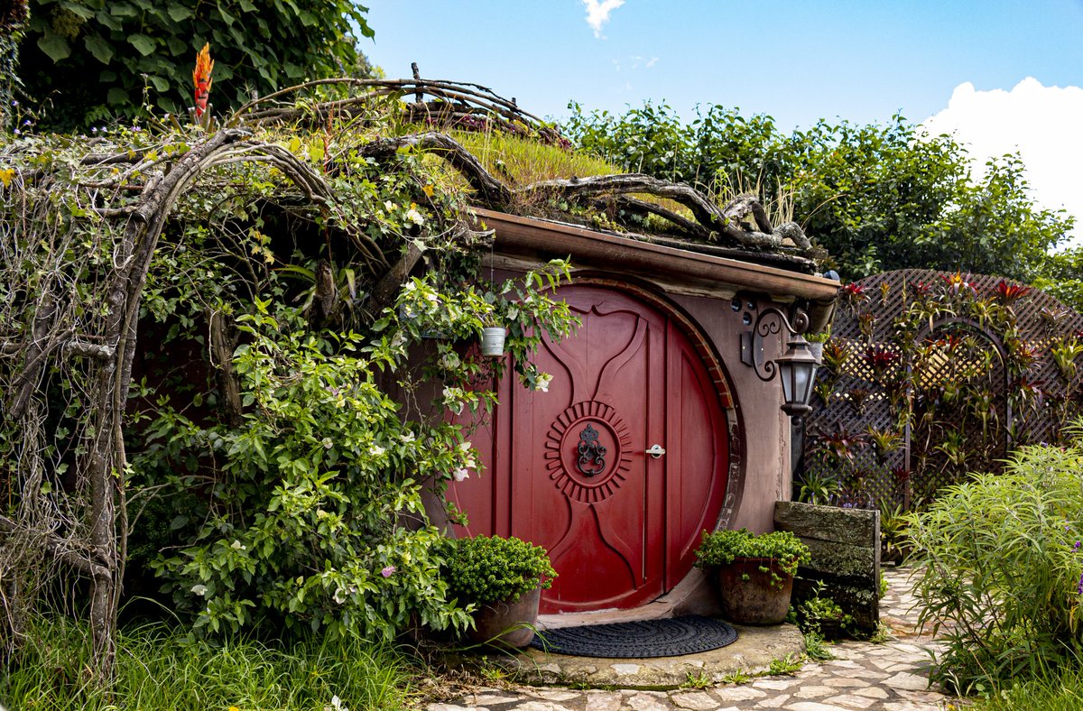 Marcoru25's tweet photo. Conocí #hobbitenango un lugar inspirado en la película de El #hobbit en #Guatemala #photography #fypシviral 📸 https://t.co/X2uC3d1wZY